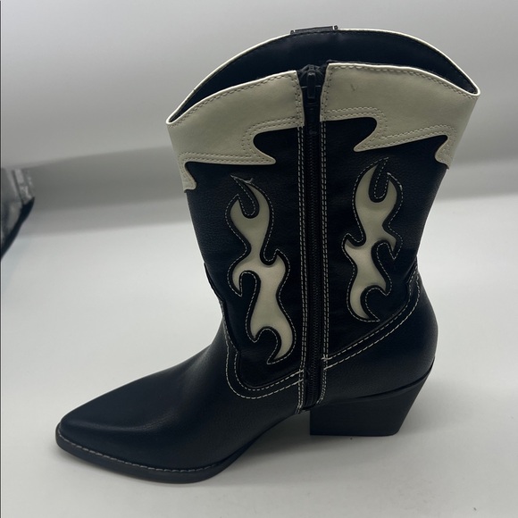 Universal Thread - Western Black And White Pointed Toe Cowboy Boots Size 6.5 - Picture 6 of 13